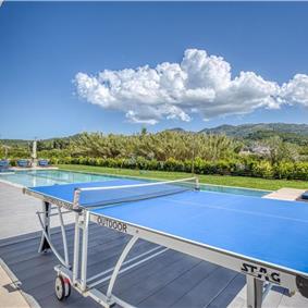 5 bedroom luxury seaside villa with indoor & outdoor pool, near Acharavi, sleeps 10